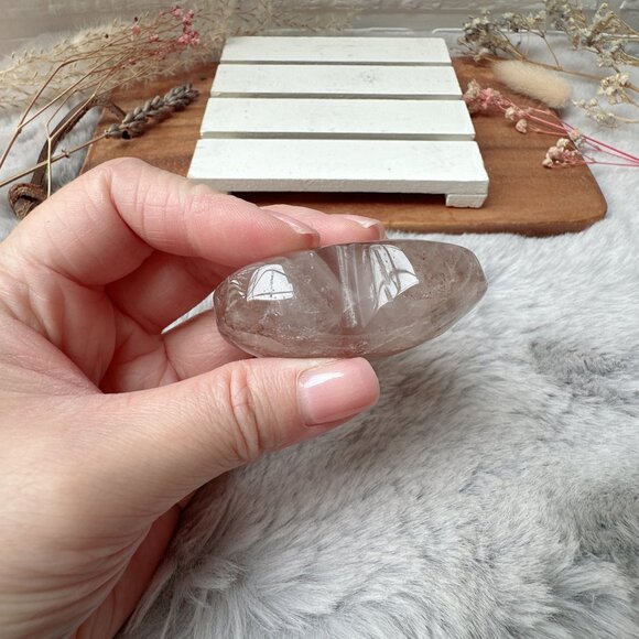 Small Hematoid Quartz Heart Carving - Picture 3 of 6